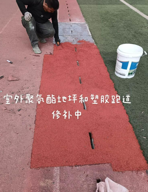 博尔塔拉球场地面翻新维修，核心是先诊断破损